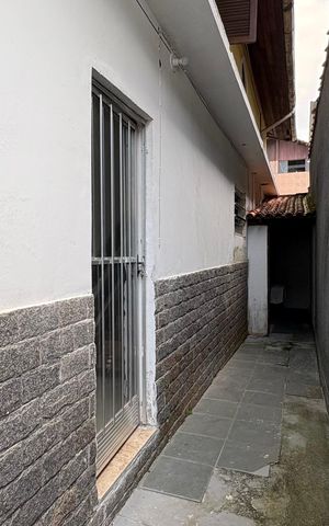 Casa para alugar com 70m², 2 quartos e sem vaga Casa para alugar com 70m², 2 quartos e sem vagaFachada