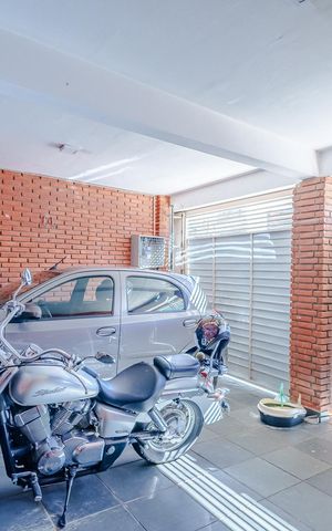 Casa à venda com 109m², 3 quartos e 2 vagas Casa à venda com 109m², 3 quartos e 2 vagasGaragem
