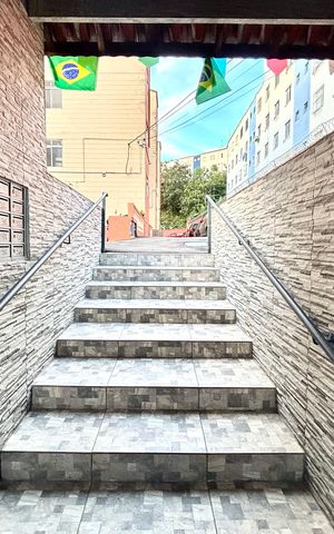 Apartamento à venda com 48m², 2 quartos e 1 vaga Apartamento à venda com 48m², 2 quartos e 1 vagaEscada