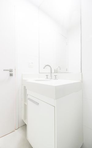 Apartamento à venda com 74m², 2 quartos e 2 vagas Apartamento à venda com 74m², 2 quartos e 2 vagasBanheiro da Suíte
