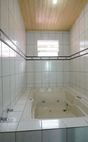 Casa para alugar com 495m², 4 quartos e 4 vagasBanheira da Suíte 1
