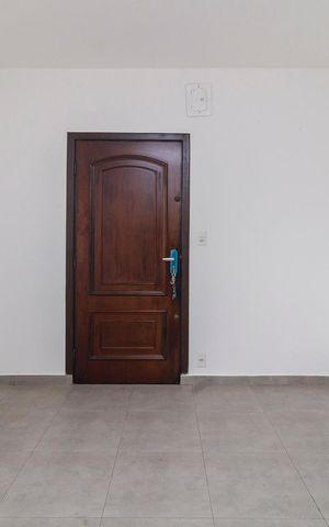 Casa à venda com 250m², 2 quartos e 4 vagas Casa à venda com 250m², 2 quartos e 4 vagasSala