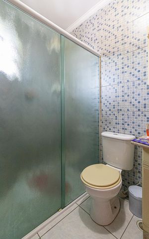 Casa à venda com 300m², 3 quartos e 2 vagas Casa à venda com 300m², 3 quartos e 2 vagasBanheiro Suíte