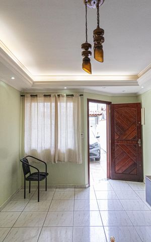 Casa à venda com 300m², 3 quartos e 2 vagas Casa à venda com 300m², 3 quartos e 2 vagasSala