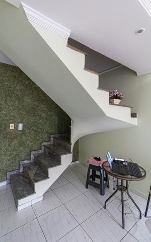 Casa à venda com 300m², 3 quartos e 2 vagas Casa à venda com 300m², 3 quartos e 2 vagasSala