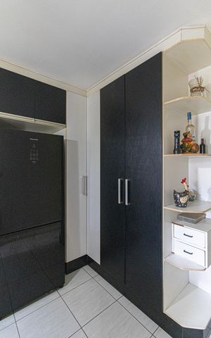 Casa à venda com 300m², 3 quartos e 2 vagas Casa à venda com 300m², 3 quartos e 2 vagasCozinha