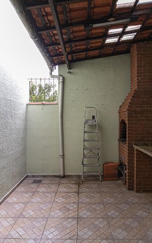 Casa à venda com 300m², 3 quartos e 2 vagas Casa à venda com 300m², 3 quartos e 2 vagasÁrea de Serviço e Churrasqueira