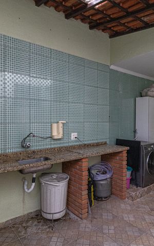 Casa à venda com 300m², 3 quartos e 2 vagas Casa à venda com 300m², 3 quartos e 2 vagasÁrea de Serviço e Churrasqueira