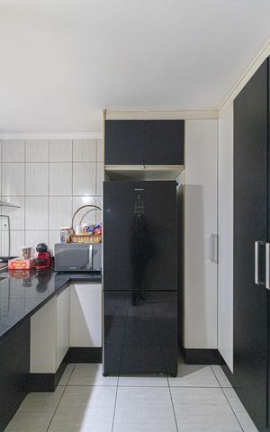 Casa à venda com 300m², 3 quartos e 2 vagas Casa à venda com 300m², 3 quartos e 2 vagasCozinha