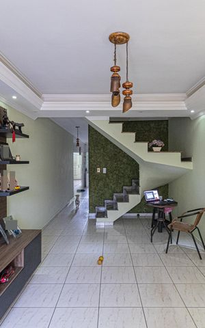 Casa à venda com 300m², 3 quartos e 2 vagas Casa à venda com 300m², 3 quartos e 2 vagasSala