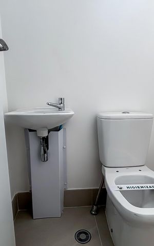 Apartamento à venda com 201m², 3 quartos e 3 vagas Apartamento à venda com 201m², 3 quartos e 3 vagasBanheiro social