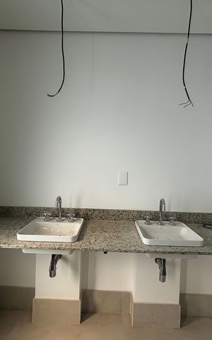 Apartamento à venda com 201m², 3 quartos e 3 vagas Apartamento à venda com 201m², 3 quartos e 3 vagasBanheiro da suíte 3