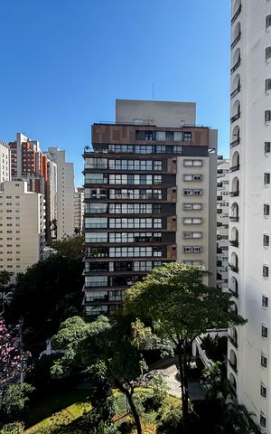 Apartamento à venda com 201m², 3 quartos e 3 vagas Apartamento à venda com 201m², 3 quartos e 3 vagasVista da Área de serviço