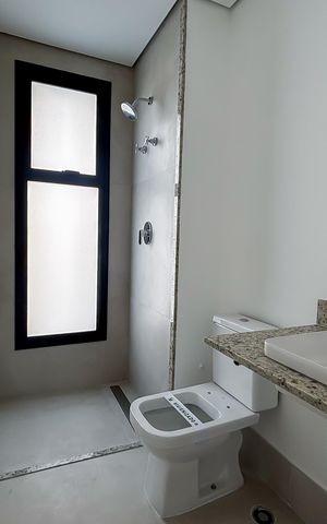 Apartamento à venda com 201m², 3 quartos e 3 vagas Apartamento à venda com 201m², 3 quartos e 3 vagasBanheiro da suíte