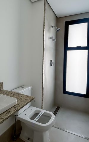 Apartamento à venda com 201m², 3 quartos e 3 vagas Apartamento à venda com 201m², 3 quartos e 3 vagasBanheiro da suíte 2