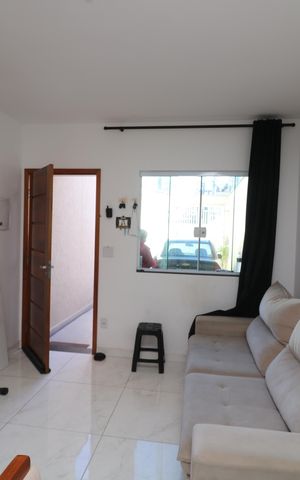 Casa à venda com 75m², 2 quartos e 2 vagasSala