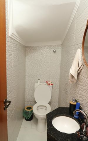 Casa à venda com 75m², 2 quartos e 2 vagasLavabo