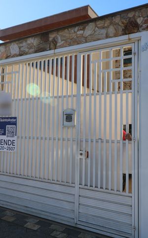 Casa à venda com 75m², 2 quartos e 2 vagasFachada