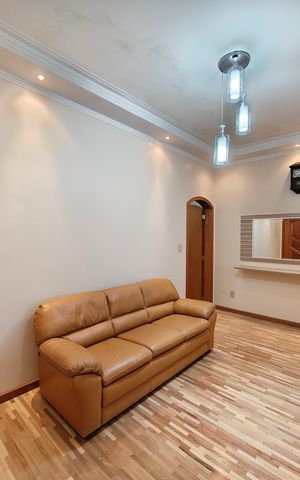 Casa à venda com 132m², 2 quartos e 2 vagas Casa à venda com 132m², 2 quartos e 2 vagasSala