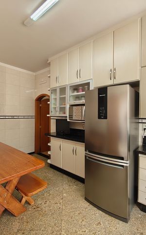 Casa à venda com 132m², 2 quartos e 2 vagas Casa à venda com 132m², 2 quartos e 2 vagasCozinha