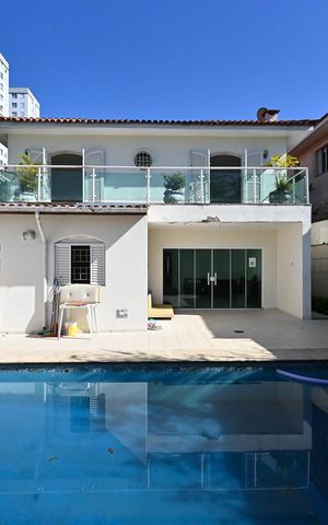 Casa à venda com 395m², 4 quartos e 5 vagasFachada Posterior