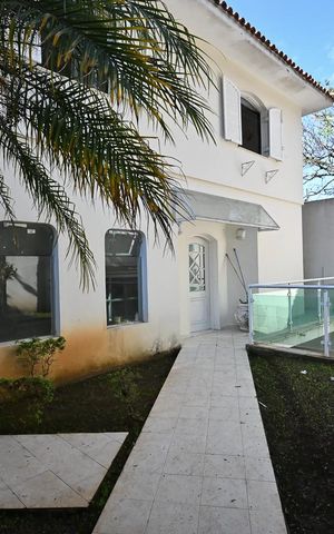 Casa à venda com 395m², 4 quartos e 5 vagasFachada