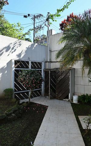 Casa à venda com 395m², 4 quartos e 5 vagasEntrada