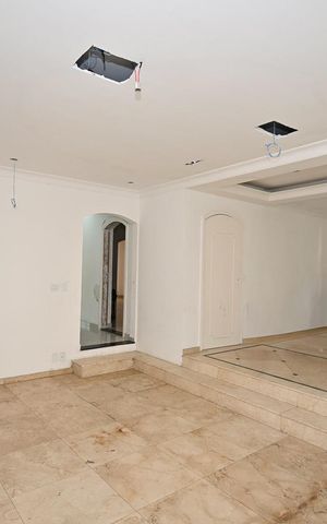 Casa à venda com 395m², 4 quartos e 5 vagasSala