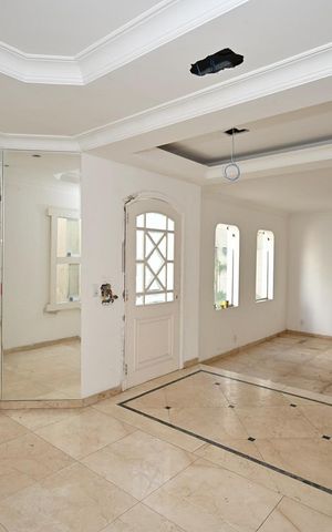 Casa à venda com 395m², 4 quartos e 5 vagasSala