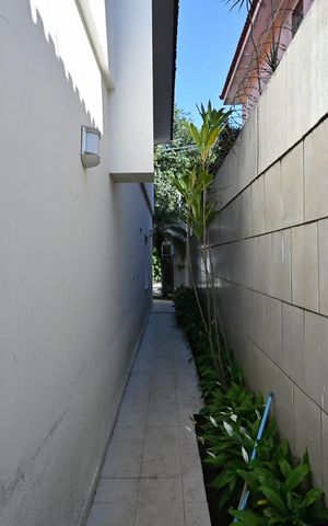 Casa à venda com 395m², 4 quartos e 5 vagasCorredor Externo