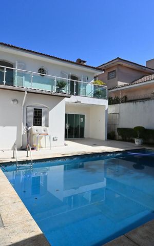 Casa à venda com 395m², 4 quartos e 5 vagasFachada Posterior