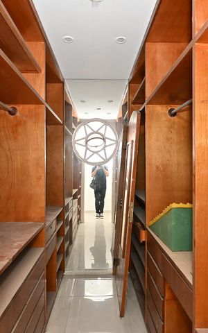 Casa à venda com 395m², 4 quartos e 5 vagasArmário da Suíte 1