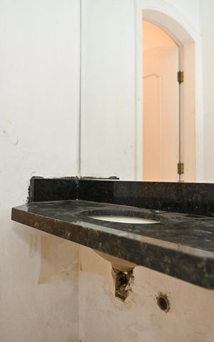 Casa à venda com 395m², 4 quartos e 5 vagasLavabo