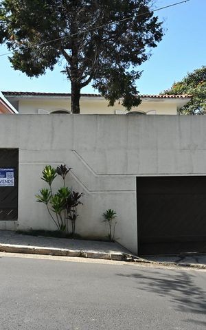Casa à venda com 395m², 4 quartos e 5 vagasFachada