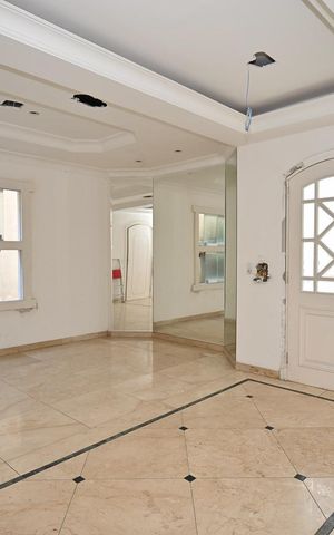 Casa à venda com 395m², 4 quartos e 5 vagasSala