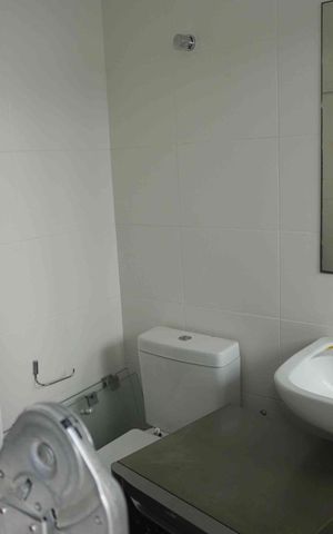Casa de condomínio à venda com 390m², 4 quartos e 4 vagasBanheiro de serviço