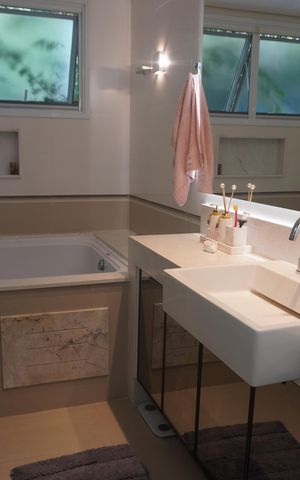 Casa de condomínio à venda com 390m², 4 quartos e 4 vagasBanheiro da Suíte 1