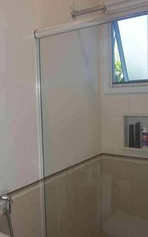Casa de condomínio à venda com 390m², 4 quartos e 4 vagasBanheiro Escritório