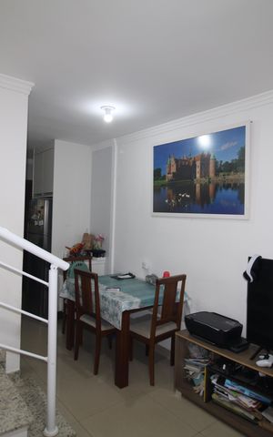 Casa à venda com 81m², 2 quartos e 1 vagaSala