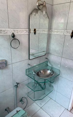 Casa à venda com 200m², 2 quartos e 1 vaga Casa à venda com 200m², 2 quartos e 1 vagaBanheiro social
