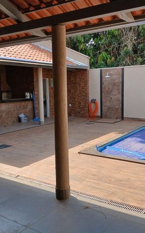 Casa à venda com 250m², 2 quartos e 4 vagas Casa à venda com 250m², 2 quartos e 4 vagasÁrea externa