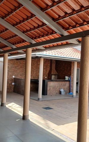 Casa à venda com 250m², 2 quartos e 4 vagas Casa à venda com 250m², 2 quartos e 4 vagasÁrea externa