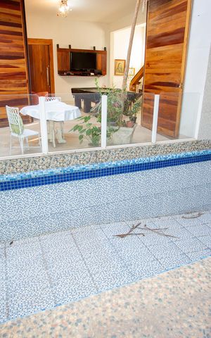Casa à venda com 1500m², 3 quartos e 8 vagas Casa à venda com 1500m², 3 quartos e 8 vagasPiscina