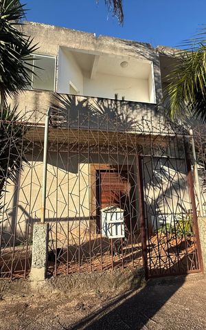 Casa à venda com 1500m², 3 quartos e 8 vagas Casa à venda com 1500m², 3 quartos e 8 vagasFachada