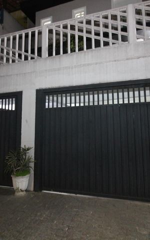 Casa à venda com 300m², 3 quartos e 3 vagasFachada