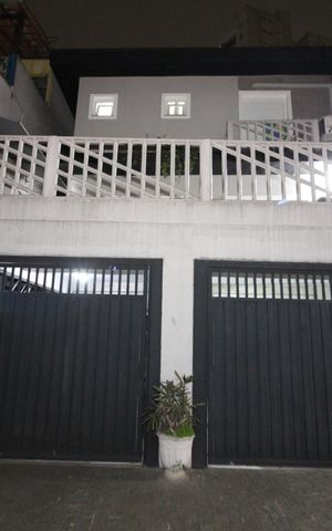 Casa à venda com 300m², 3 quartos e 3 vagasFachada