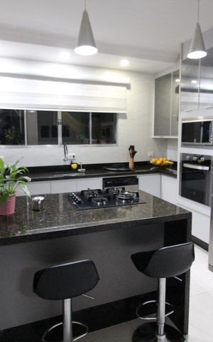 Casa à venda com 300m², 3 quartos e 3 vagasCozinha