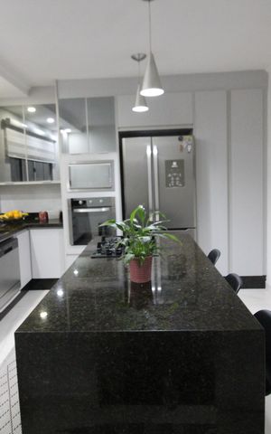 Casa à venda com 300m², 3 quartos e 3 vagasCozinha