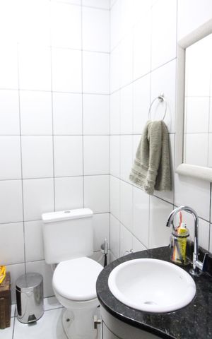 Casa à venda com 300m², 3 quartos e 3 vagasBanheiro 2