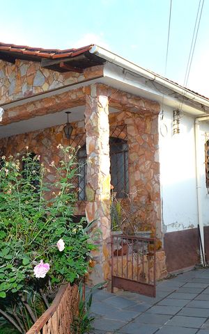 Casa à venda com 428m², 3 quartos e 3 vagasFachada